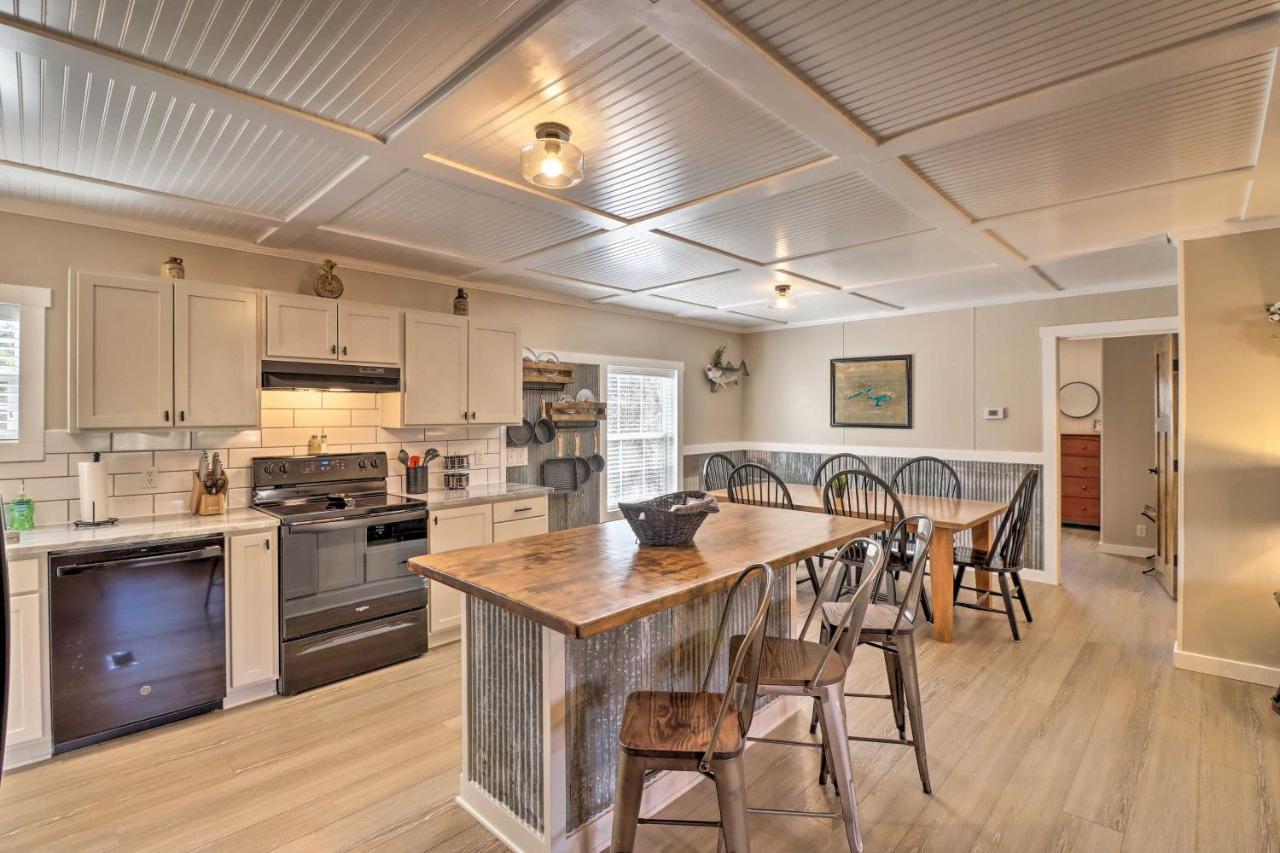 Lakefront Greers Ferry Cabin With Covered Boat Slip! Fairfield Bay Exterior photo